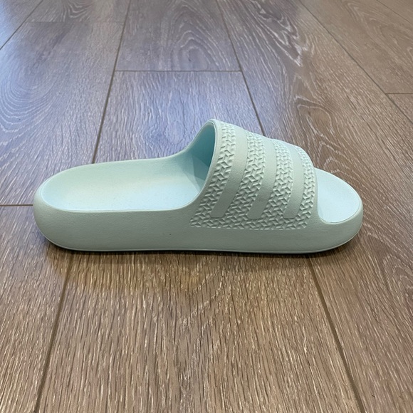 Size 8 Adidas Adilette Ayoon slides new without box - Picture 7 of 9